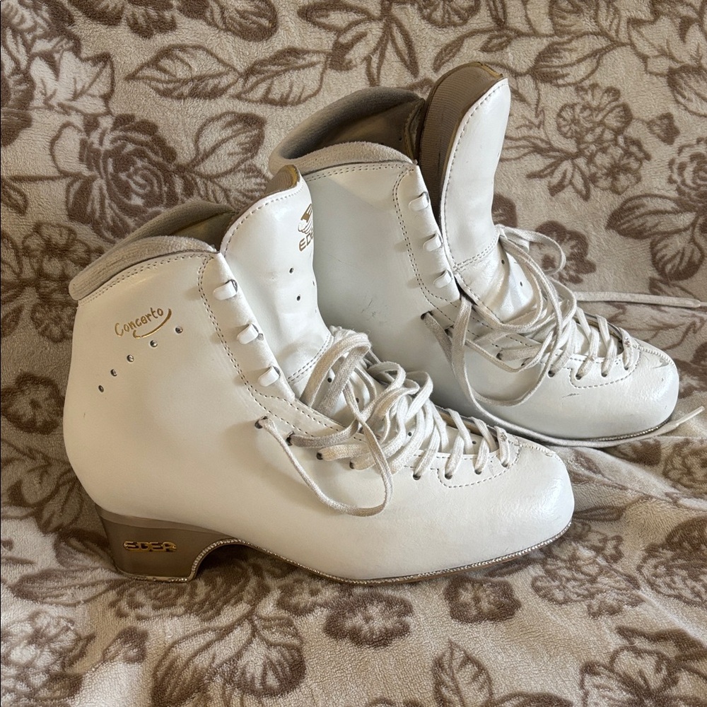 Edea Concerto Figure Skates - White 275C